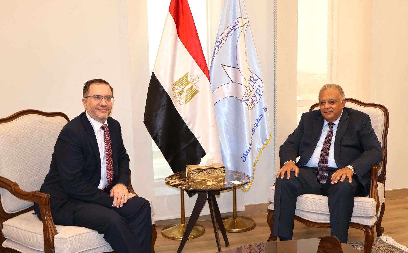  رئيس القومي لحقوق الإنسان يؤكد انفتاح المجلس على الخبرات الدولية خلال لقائه السفير البريطاني 