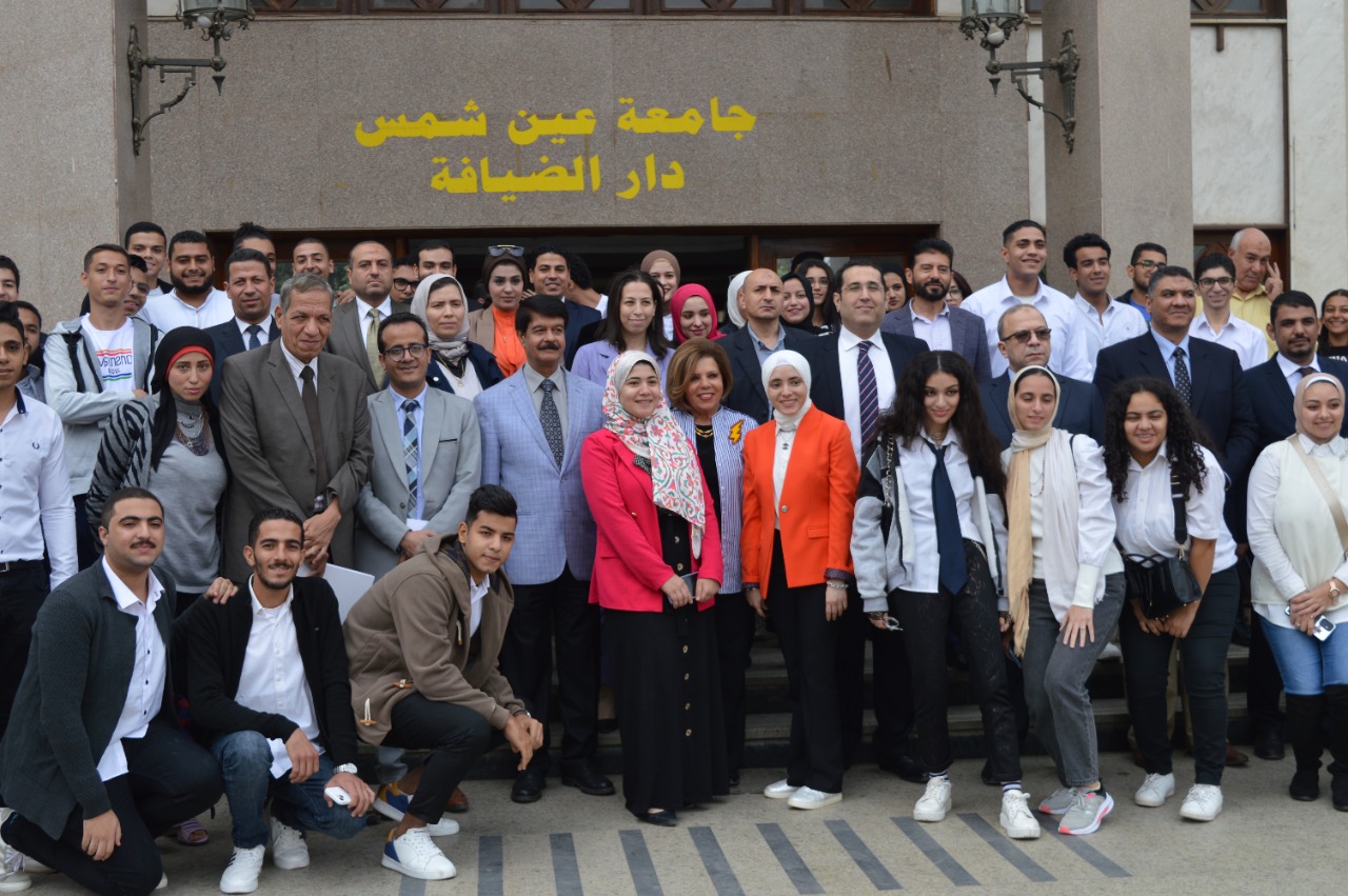  Le président du Conseil National des Droits de l'Homme (CNDH) dans un dialogue ouvert avec les étudiants de l'Egyptian E-Learning University 